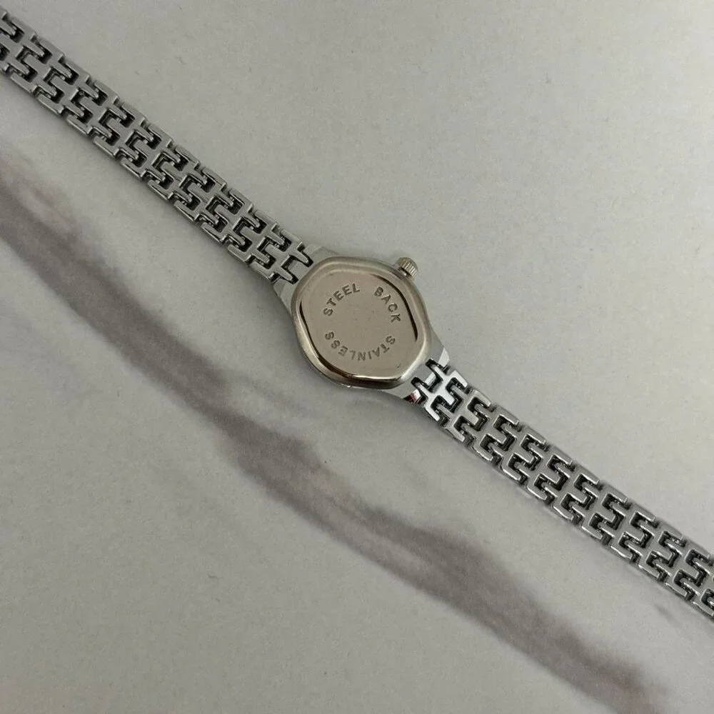 SKU0094 Retro Silver White dial Women‎ Minimalist Watch Bracelet + gift bag